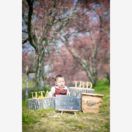 この写真は、出張撮影(家族写真(キッズ,ベビーフォト))のアルバム「七五三撮影、家族写真」にある写真の1枚で、家族写真(キッズ,ベビーフォト)などが写っています。<br>「七五三撮影、家族写真」では他にも:albumPhotoCount枚の家族写真を見ることができます。撮影者は酒井大輔です。カメラマンのプロフィールページで、家族写真(キッズ,ベビーフォト)撮影の口コミやおすすめコメントを見ることができます。