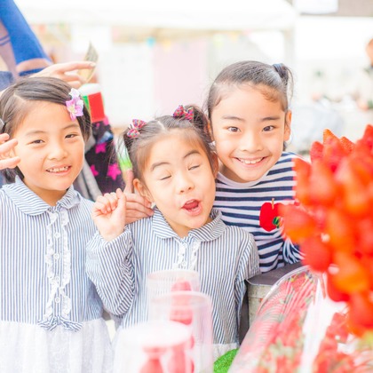 この写真は、出張撮影(家族写真(キッズ,ベビーフォト))のアルバム「春の撮影会」にある写真の1枚で、家族写真(キッズ,ベビーフォト)などが写っています。<br>「春の撮影会」では他にも:albumPhotoCount枚の家族写真を見ることができます。撮影者は出張撮影　ビンコロ堂です。カメラマンのプロフィールページで、家族写真(キッズ,ベビーフォト)撮影の口コミやおすすめコメントを見ることができます。