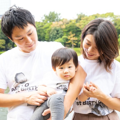 瀧澤 唯が出張撮影したペストリー, ジェスチャー, 自然の中の人々などが写った「誕生日撮影@海浜幕張公園」の家族写真