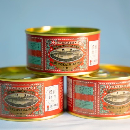 Yファクトリーが撮影した「開拓使別海さけ缶詰」の写真