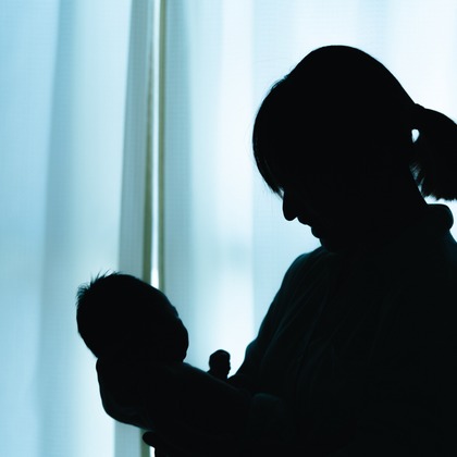 玉城　肇が出張撮影した色合いと色合い, 赤ちゃん・幼児服, 眠っている赤ちゃんなどが写った「ニューボーン撮影」の家族写真