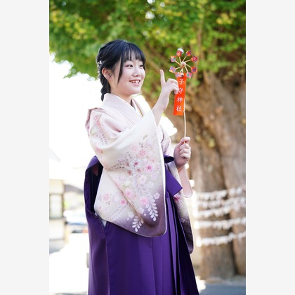 出張撮影のメモリーズが出張撮影した文房具, 姫カット, 筆記具などが写った「241117-Ｉ様-七五三」の家族写真