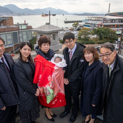 岩坪眞一郎が出張撮影した植物, 雲, 空が写ったお宮参りの写真