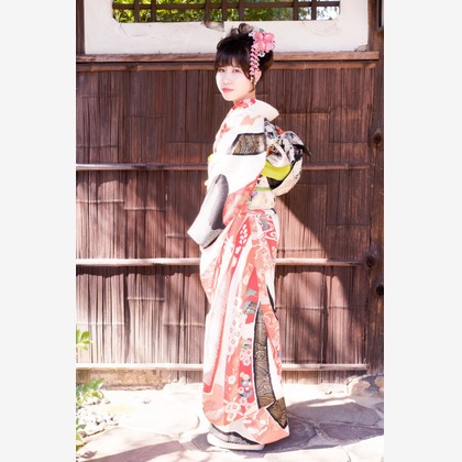 富岡 そよぎが出張撮影した「日本庭園、和室での成人式撮影」の家族写真