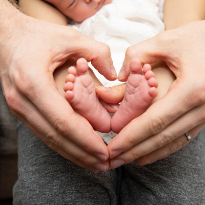 岩坪眞一郎が出張撮影した「ニューボーンフォト」の家族写真