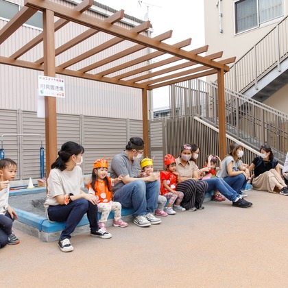 T.Matsumuraが出張撮影した甘いひよこ, 鍛冶池キャンプ場, ローラースポーツなどが写った「運動会（保育園）」の家族写真