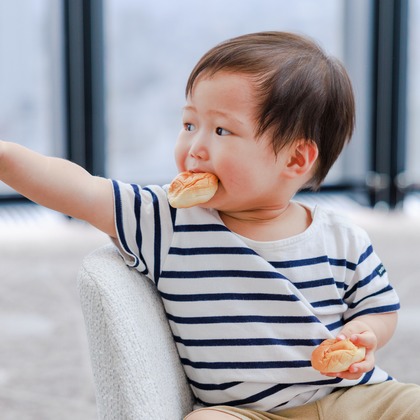 ちずカメラが出張撮影した赤ちゃん・幼児服, フラッシュ撮影, 慰めなどが写った「子供」の家族写真