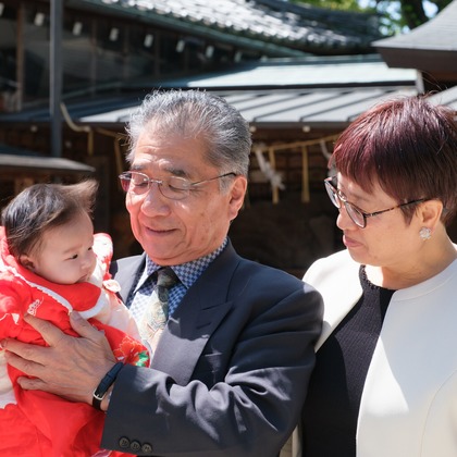 高夏写真店が出張撮影した「お宮参りの撮影」の家族写真