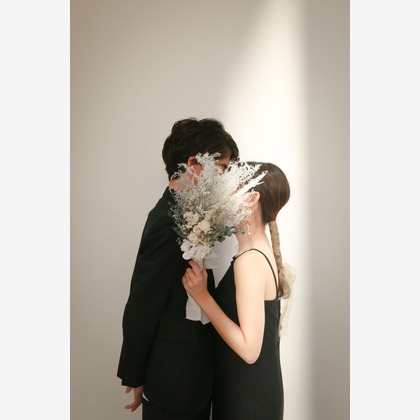 Photo of Pre-wedding shooting @ Tokyo studio taken by Mariko Hamano