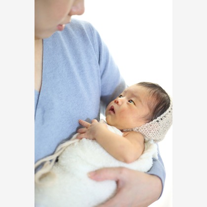 出張撮影HUG TIMEが撮影したニューボーンフォトの写真