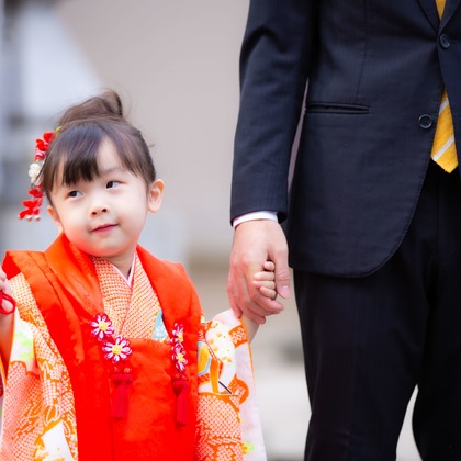 T.Matsumuraが出張撮影したShinohara Hachiman Jinja, 止まった鳥, ストリートファッションなどが写った「七五三＠篠原八幡神社」の家族写真