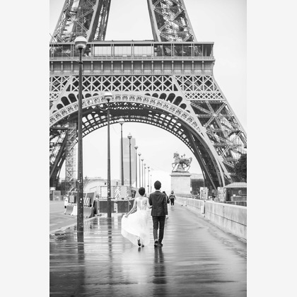 Petite Nao Photographyが撮影した「パリでのフォトウェディング（エッフェル塔、アレキサンドルIII世橋、ルーブル美術館）」の写真
