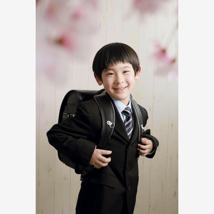 とりる写真室が出張撮影した襟, フラッシュ撮影, ジェスチャーなどが写った「キッズフォト」の家族写真