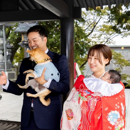 出張撮影くろさわが出張撮影したショール, 唯一, 裸足などが写った「お宮参り」の家族写真