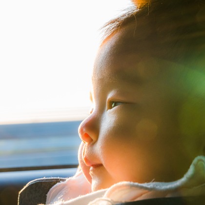 高木勇斗が出張撮影した赤ちゃん・幼児服, 自然の中の人々, 街路灯が写ったニューボーンフォトの写真