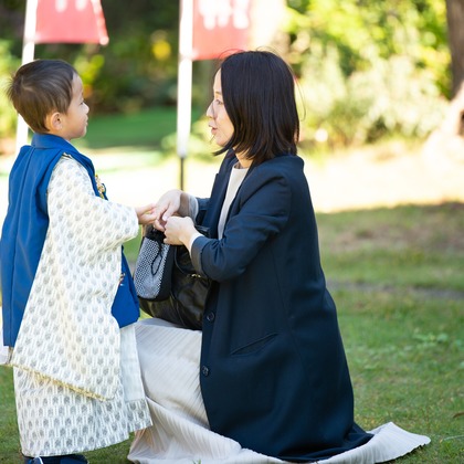 Takushi Yamamoto Photo Officeが出張撮影した「ポートレート」の家族写真