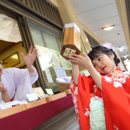 Kan Suzuki  photographyが出張撮影した家族写真, 植物, 七五三が写ったエンゲージメントフォトの写真