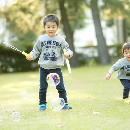 Chihiro Photographyが出張撮影したスイング, 家族一緒に写真を撮る, 自然の中の人々などが写った「家族の記念写真」の家族写真