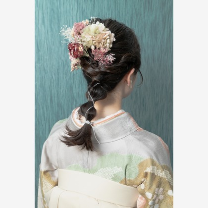 ミヤタカズコが出張撮影したフラッシュ撮影, 自然の中の人々, ショルダーなどが写った「卒業」の家族写真