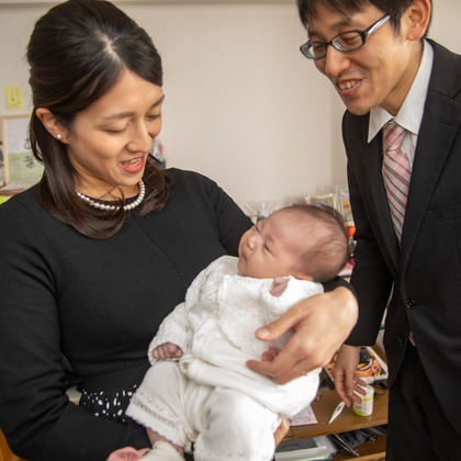 岩坪眞一郎が出張撮影した植物, 雲, 空が写ったお宮参りの写真