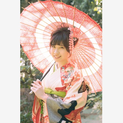 富岡 そよぎが出張撮影した「日本庭園、和室での成人式撮影」の家族写真