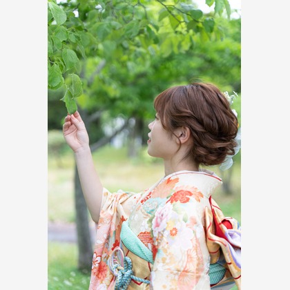 この写真は、出張撮影(家族写真(キッズ,ベビーフォト))のアルバム「成人式前撮り撮影」にある写真の1枚で、家族写真(キッズ,ベビーフォト)などが写っています。<br>「成人式前撮り撮影」では他にも:albumPhotoCount枚の家族写真を見ることができます。撮影者は蓬台祐希です。カメラマンのプロフィールページで、家族写真(キッズ,ベビーフォト)撮影の口コミやおすすめコメントを見ることができます。