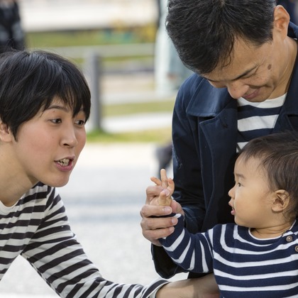 Bernard Lykesが出張撮影した赤ちゃん・幼児服, 自然の中の人々, 子供たちが写った家族写真(キッズ,ベビーフォト)の写真