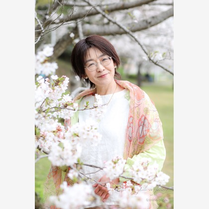 なかがわさとみが出張撮影した「桜と親子で記念撮影」の家族写真