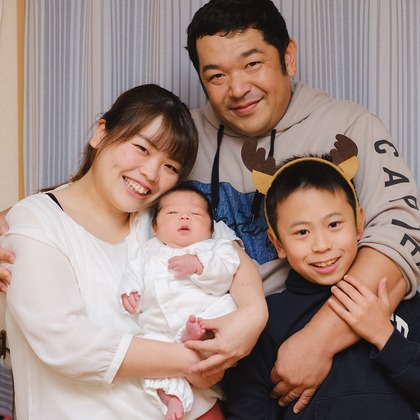 高夏写真店が出張撮影した記念写真, 家族写真, 七五三衣装が写ったニューボーンフォトの写真
