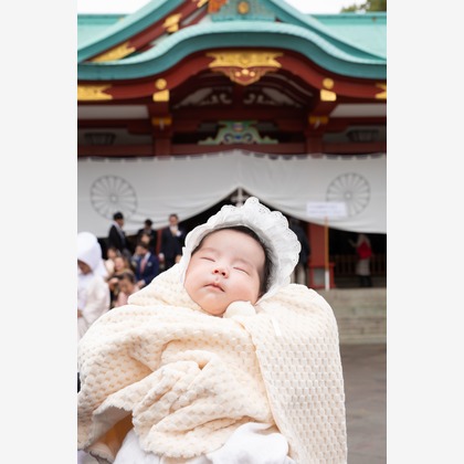 T.Matsumuraが出張撮影した日枝神社, ひえ神社, 日本の建築などが写った「お宮参り＠日枝神社」の家族写真
