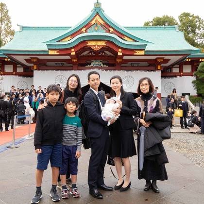 T.Matsumuraが出張撮影した日枝神社, ひえ神社, 日本の建築などが写った「お宮参り＠日枝神社」の家族写真