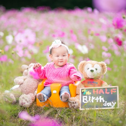 この写真は、出張撮影(家族写真(キッズ,ベビーフォト))のアルバム「七五三撮影、家族写真」にある写真の1枚で、家族写真(キッズ,ベビーフォト)などが写っています。<br>「七五三撮影、家族写真」では他にも:albumPhotoCount枚の家族写真を見ることができます。撮影者は酒井大輔です。カメラマンのプロフィールページで、家族写真(キッズ,ベビーフォト)撮影の口コミやおすすめコメントを見ることができます。