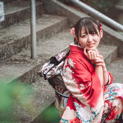 伊藤雄太写真館が出張撮影した唇, 姫カット, 良いですなどが写った「成人式前撮り撮影」の家族写真