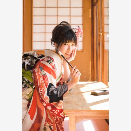 富岡 そよぎが出張撮影した「日本庭園、和室での成人式撮影」の家族写真