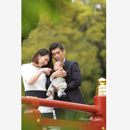 Photographer  Tomoが出張撮影したTsurugaoka Hachiman-Gū, 植物, スナップショットなどが写った「お宮参り」の家族写真