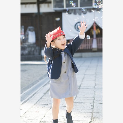 A&Y写真OFFICEが出張撮影した荷物とバッグ, シンボル, バックパックなどが写った「家族写真」の家族写真