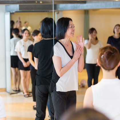 踊るカメラマンAKIRAが撮影したウェディングや家族、ビジネスの写真