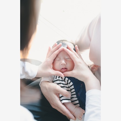 山口亮が撮影したニューボーンフォトの写真