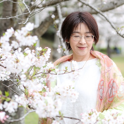 なかがわさとみが出張撮影した「桜と親子で記念撮影」の家族写真