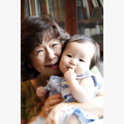 村田わかな広告写真が出張撮影したウエスト, フローリング, スリーブが写った家族写真の出張撮影の写真