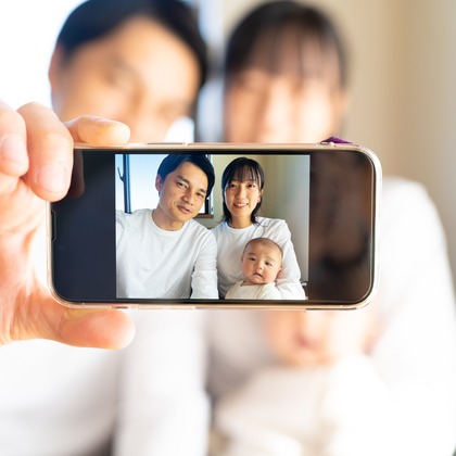 モーメンツが出張撮影した「1歳バースデイ」の家族写真