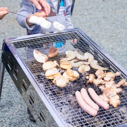 大塚由充が出張撮影した子供たちと遊ぶ, 子供たち, 食べるが写った家族写真の出張撮影の写真