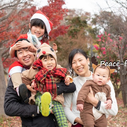 この写真は、出張撮影(家族写真(キッズ,ベビーフォト))のアルバム「かぞくの時間」にある写真の1枚で、家族写真(キッズ,ベビーフォト)などが写っています。<br>「かぞくの時間」では他にも:albumPhotoCount枚の家族写真を見ることができます。撮影者はPeace-full photoです。カメラマンのプロフィールページで、家族写真(キッズ,ベビーフォト)撮影の口コミやおすすめコメントを見ることができます。