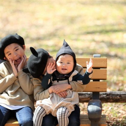 Photographer  Tomoが出張撮影した大きな木, 自然の中の人々, 適応などが写った「双子とベビーの記念写真@井の頭公園」の家族写真