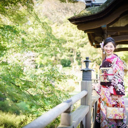 アトリエ　エピカ/清水　一哉が出張撮影した横浜イングリッシュガーデン, ストリートファッション, 自然の中の人々などが写った「成人前撮り　＠三渓園」の家族写真