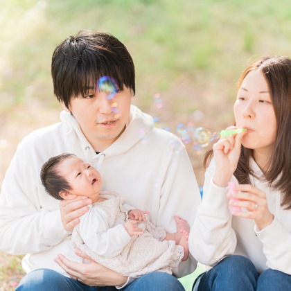 池田廉が出張撮影した「公園にて」の家族写真