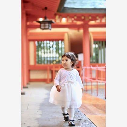 Photographer  Tomoが出張撮影したピンク, 子ども, 赤などが写った「お宮参り」の家族写真