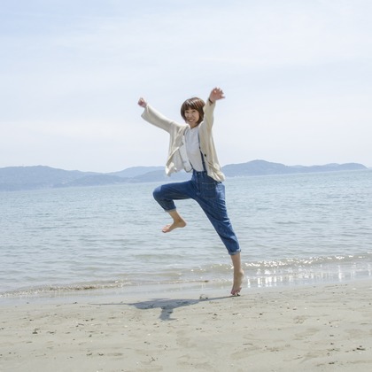 辻 充彦が出張撮影したカーマイン, あずき色, 赤ちゃん・幼児服が写った家族写真の出張撮影の写真