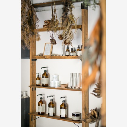 德永三千代が撮影した「ショップ・サロン」の写真