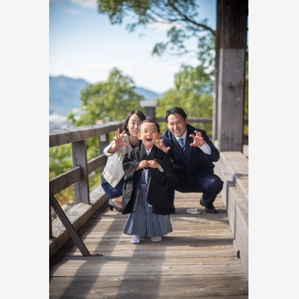 竹部 祐樹が出張撮影した防府天満宮, 足首, 人間の足などが写った「七五三＠防府天満宮」の家族写真